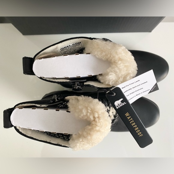 NEW Sorel Emelie Shearling Short Lace Up Cozy Black White Fur Boots Shoes Sz 6.5 - Picture 11 of 15
